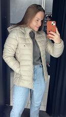 Jaqueta Puffer Tommy Hilfiger FEMININA - Bege