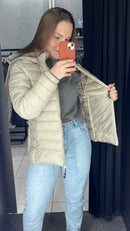 Jaqueta Puffer Tommy Hilfiger FEMININA - Bege
