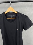 T-Shirt Feminina - Tommy Hilfiger - Preta